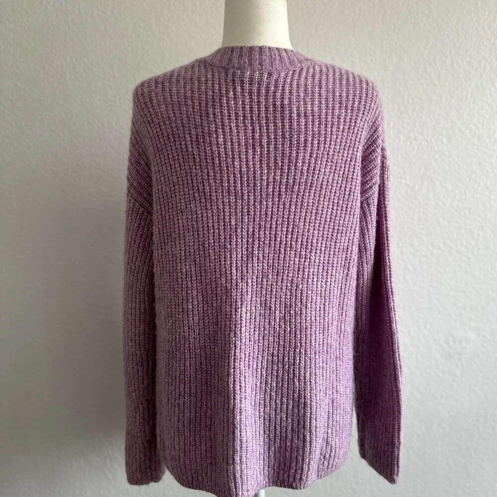 💜 **Banana Republic Merino-Blend Oversized V-Neck Sweater – Size Small** 💜 - Picture 4 of 7